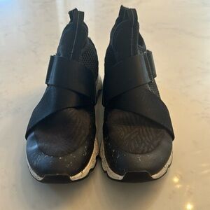 Sorel Velcro strap athletic shoes lightly worn black and white